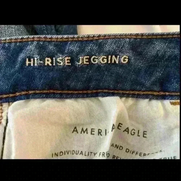 Women’s American Eagle Jeans - Picture 4 of 4
